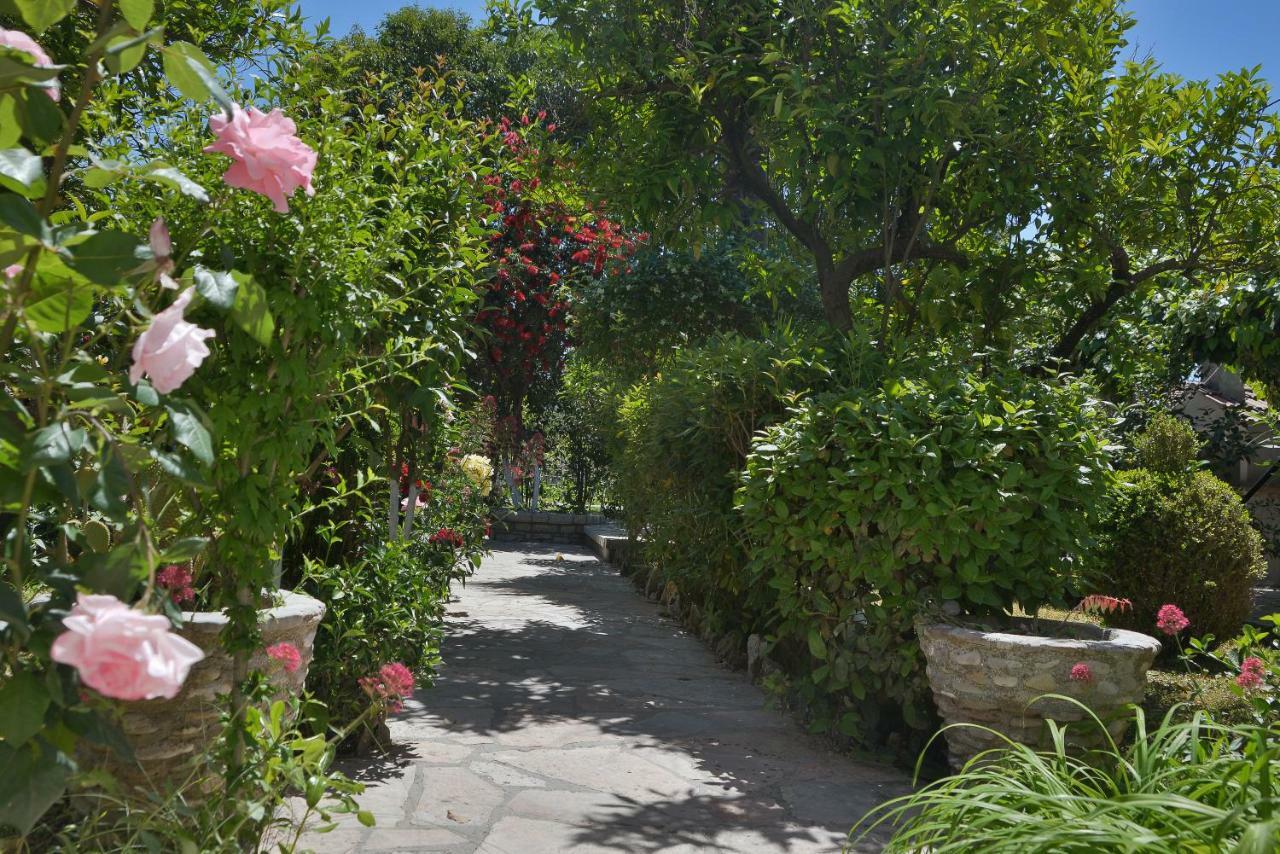 Kostas' Garden Daire Roda  Dış mekan fotoğraf