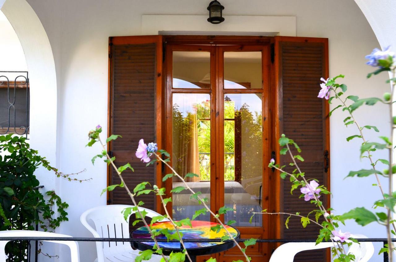 Kostas' Garden Daire Roda  Dış mekan fotoğraf