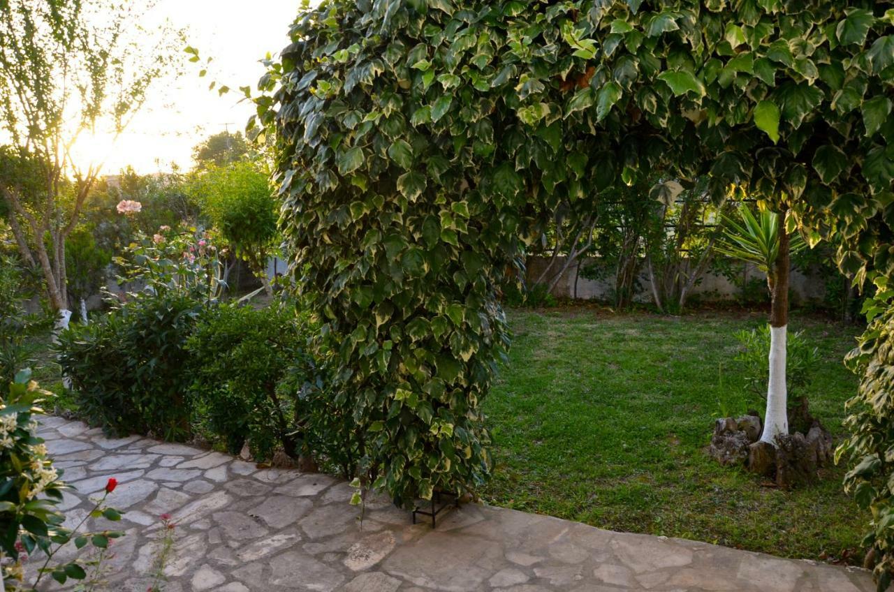 Kostas' Garden Daire Roda  Dış mekan fotoğraf