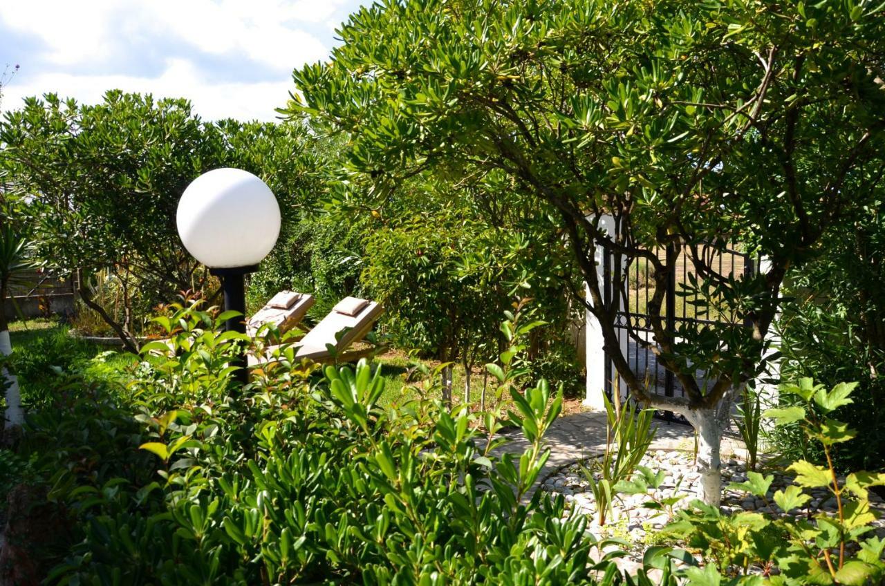 Kostas' Garden Daire Roda  Dış mekan fotoğraf
