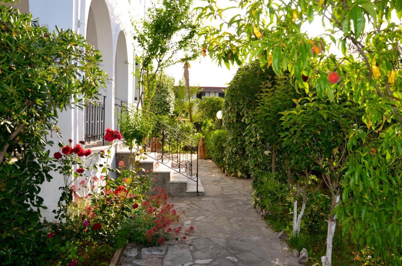 Kostas' Garden Daire Roda  Dış mekan fotoğraf